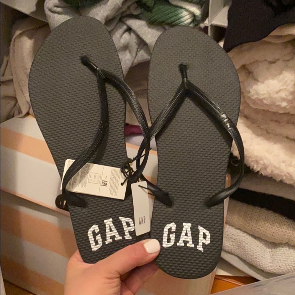 Gap Flip Flops